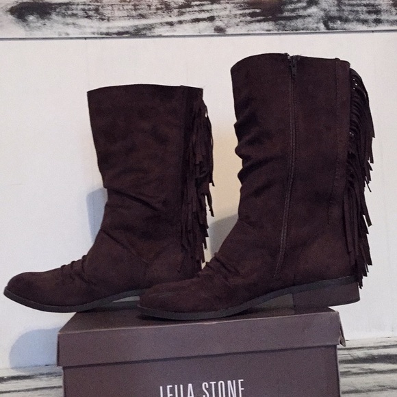(Like New w/Box) Leila Stone Boots w/Fringe - Picture 3 of 9